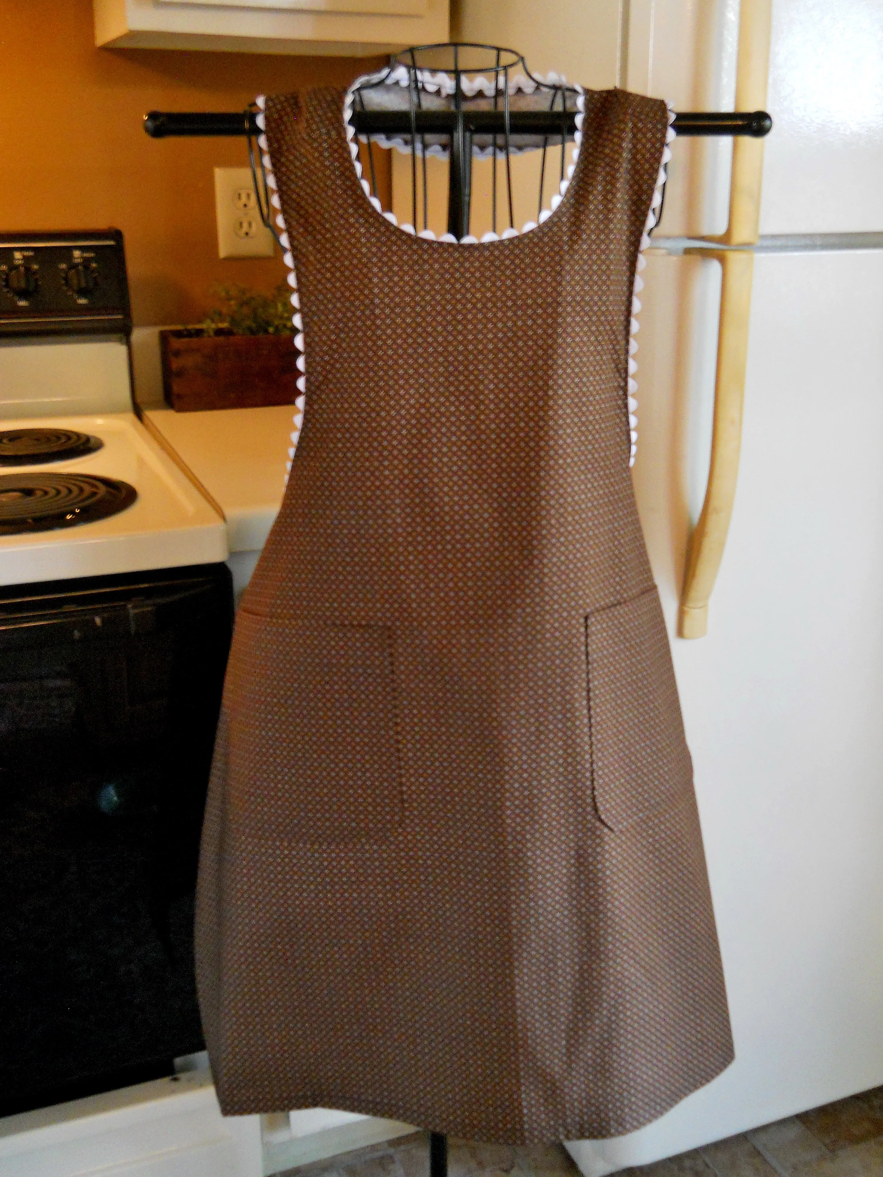 American Gothic Style Old Fashioned Full Apron in Brown Floral size Large