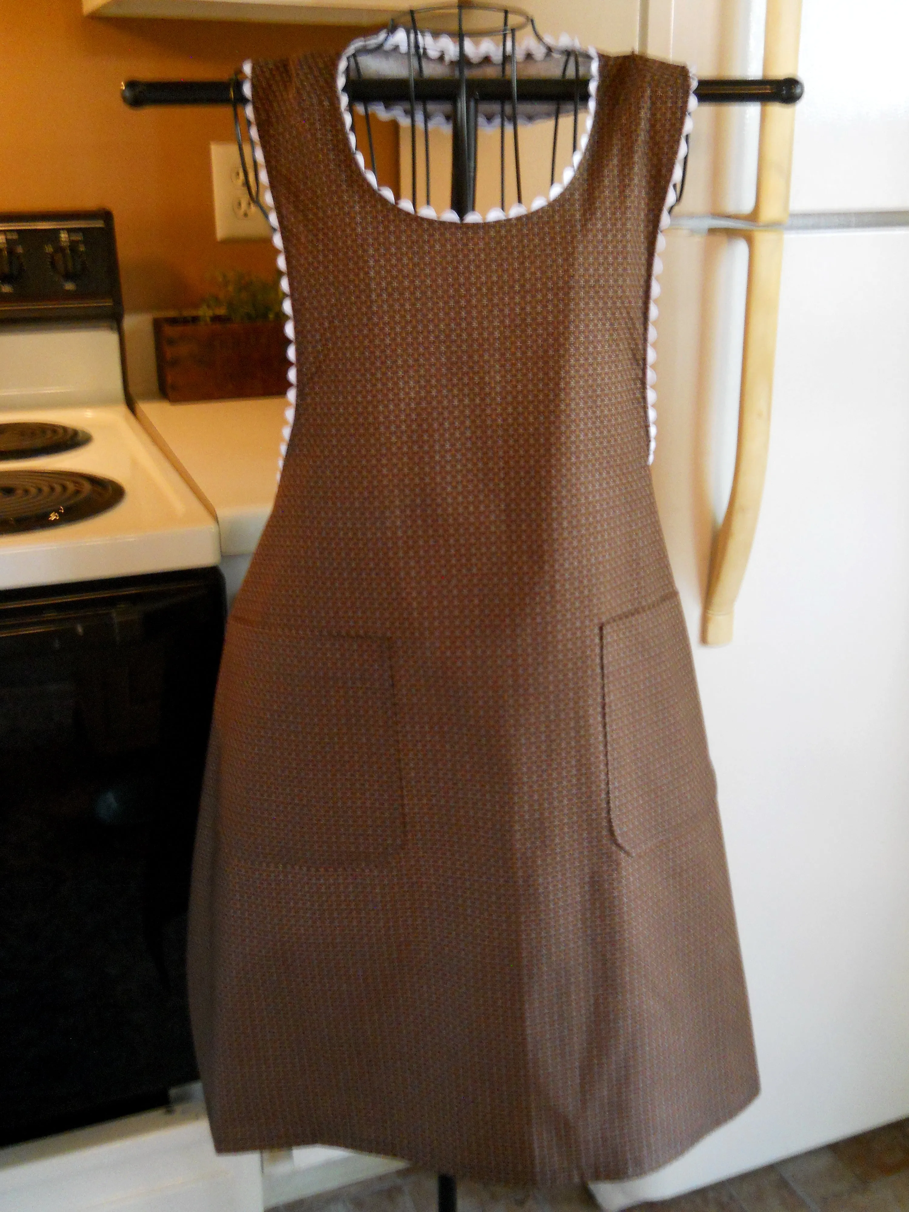 American Gothic Style Old Fashioned Full Apron in Brown Floral size Large