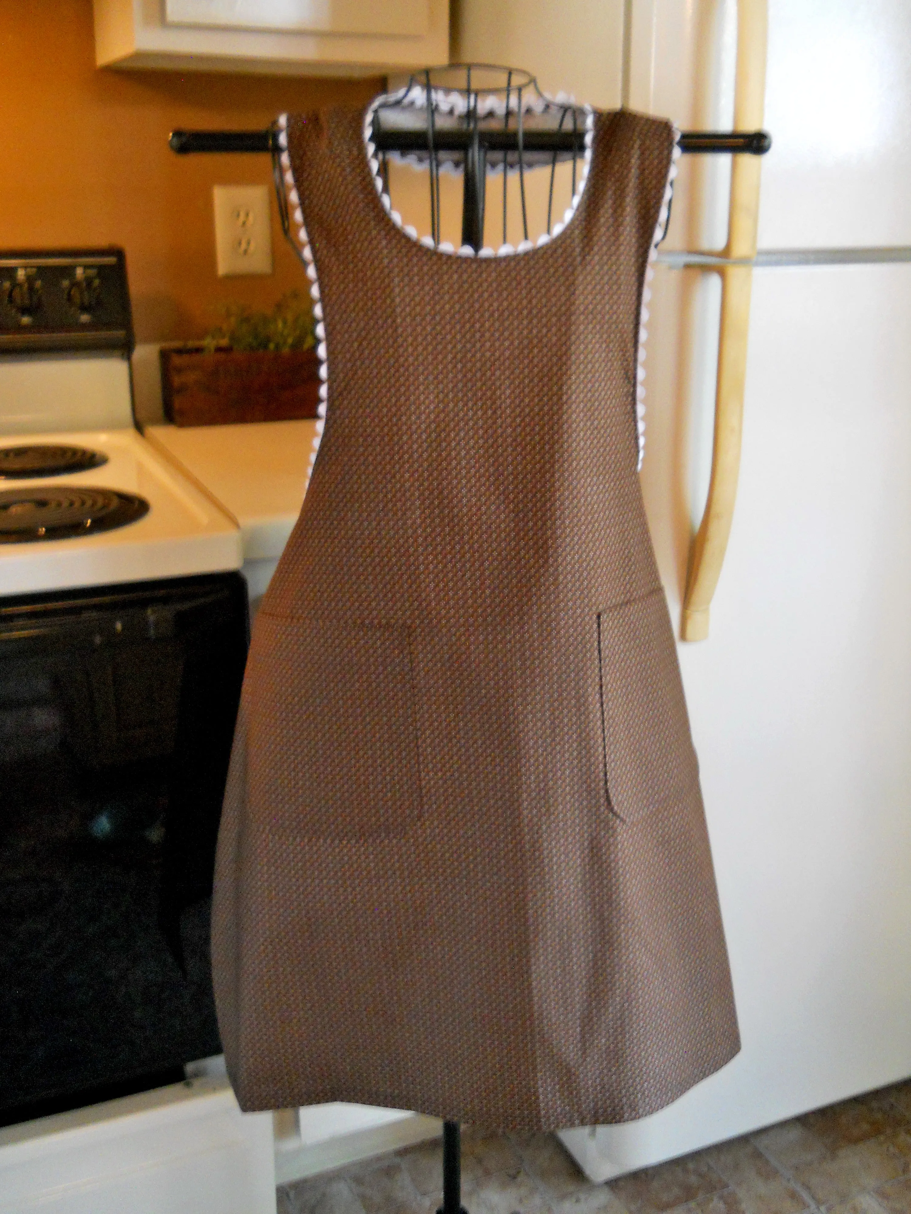 American Gothic Style Old Fashioned Full Apron in Brown Floral size Large