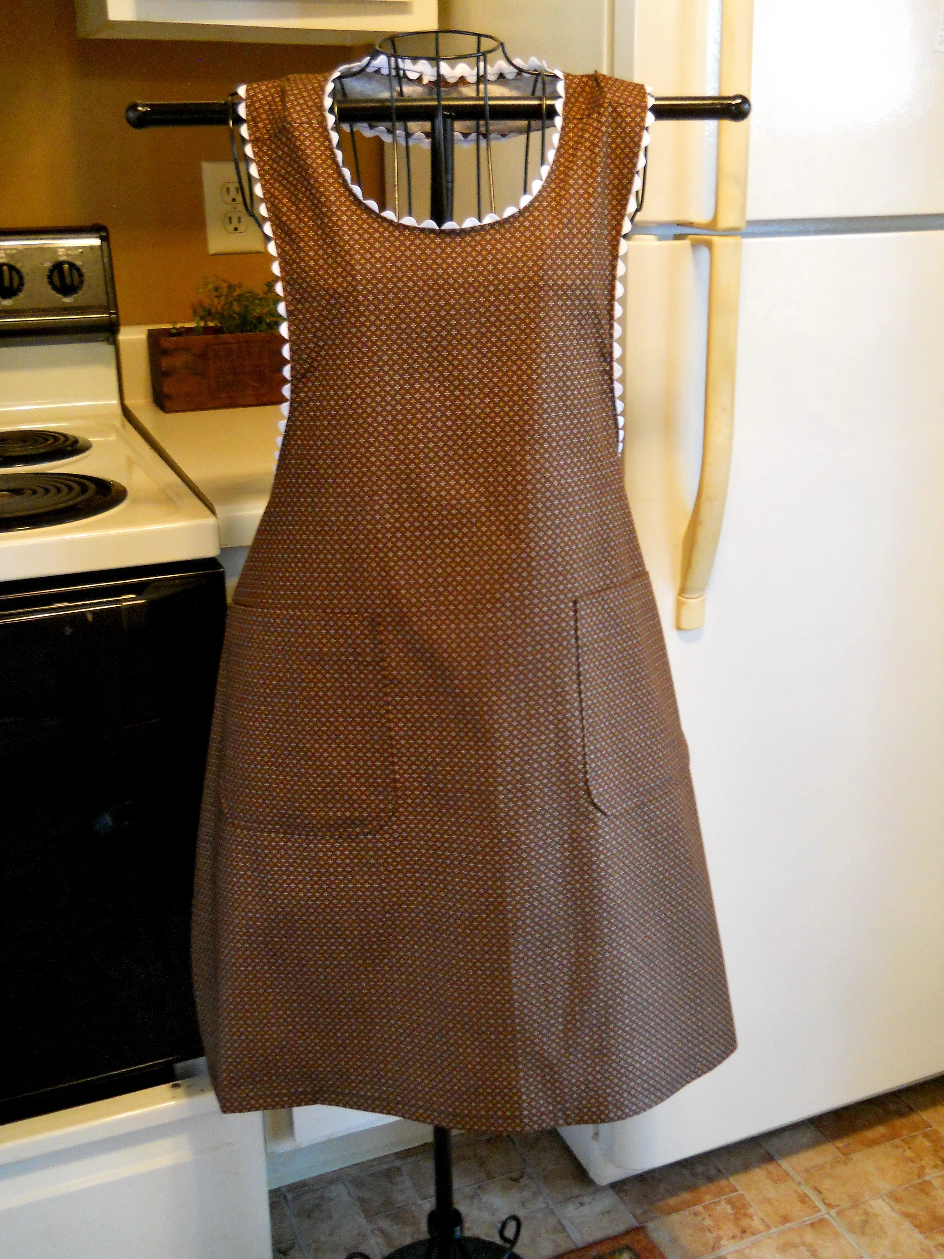 American Gothic Style Old Fashioned Full Apron in Brown Floral size Large