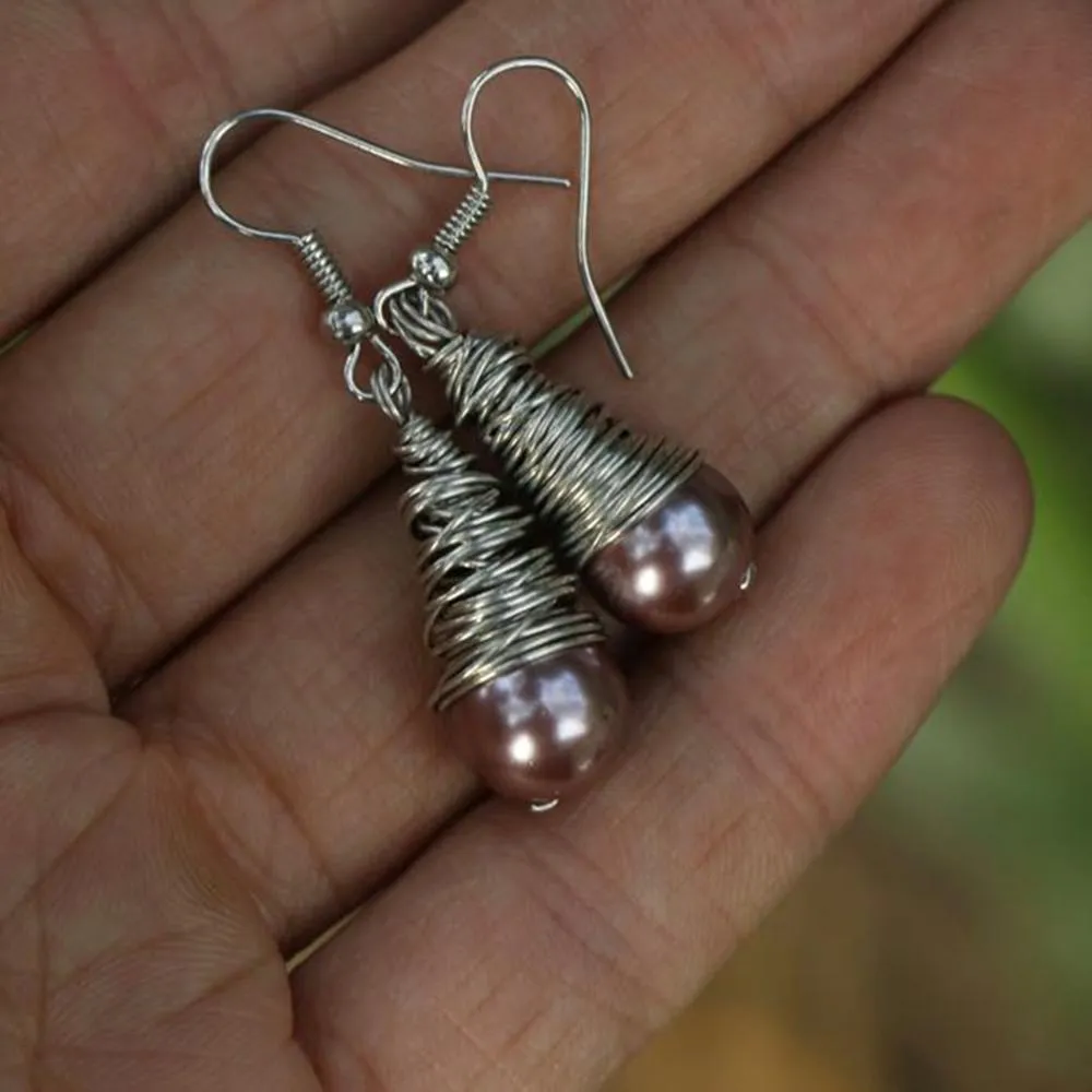 Elegant intellectual pearl earrings with large pearls as a gift for her