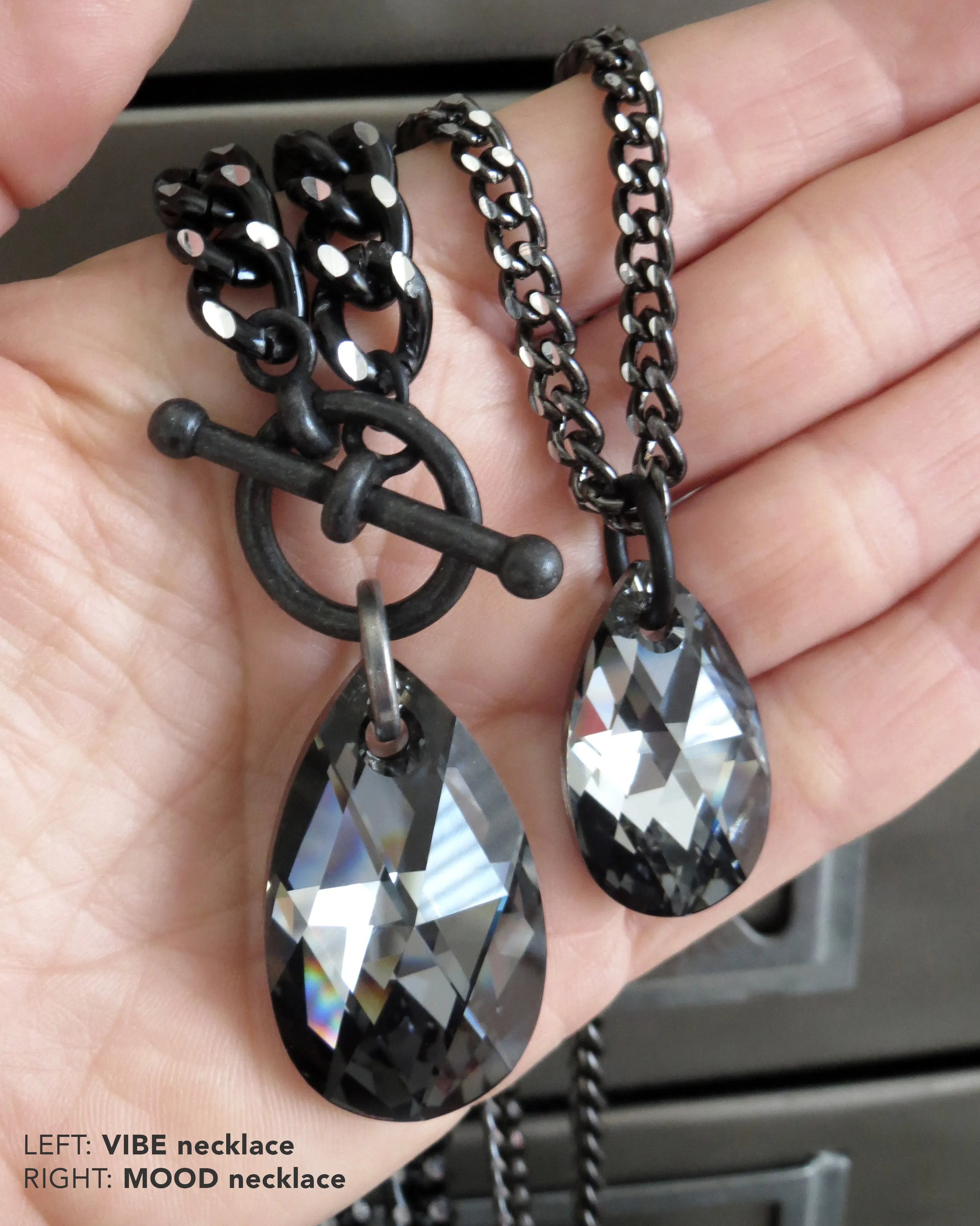 MOOD V2 - Black Night Crystal Teardrop Necklace with Diamond-Cut Chain