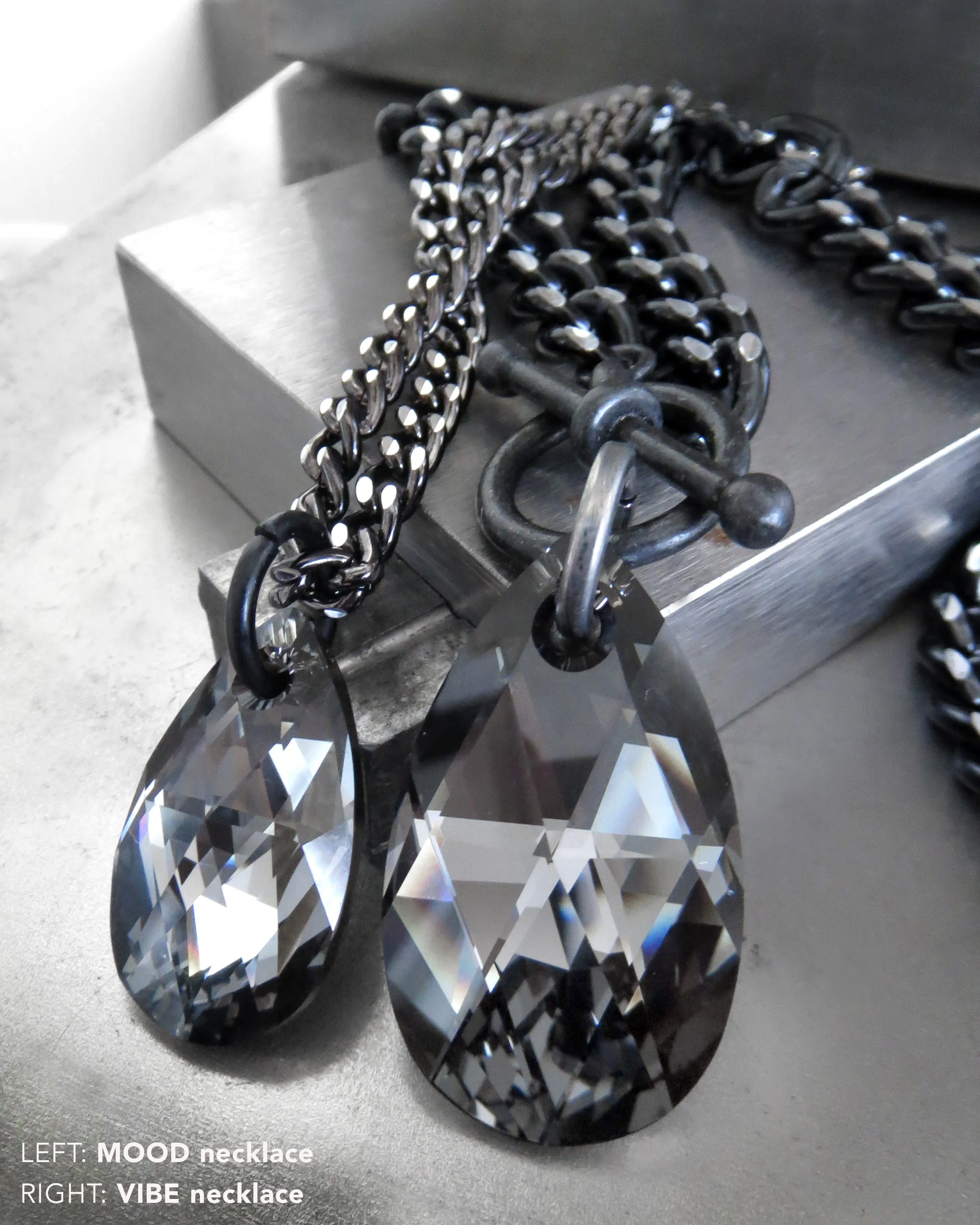 MOOD V2 - Black Night Crystal Teardrop Necklace with Diamond-Cut Chain