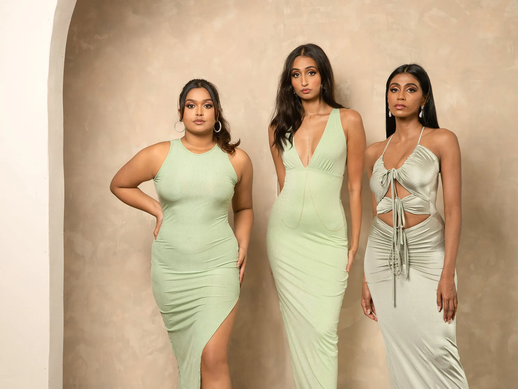 Plunging Neckline Back Cross Detailed Maxi Dress