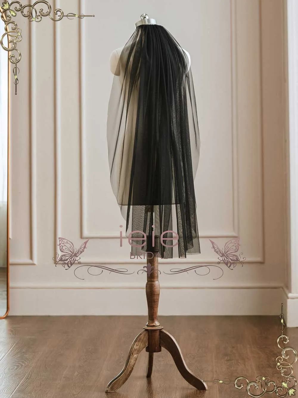 Short Black Tulle Fingertip Wedding Veil | VG1070