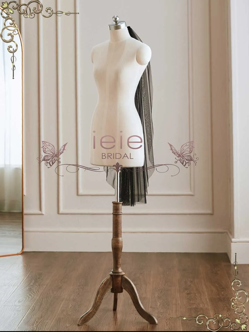Short Black Tulle Fingertip Wedding Veil | VG1070