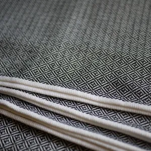 Storchenwiege Leo Black & White Woven Wrap