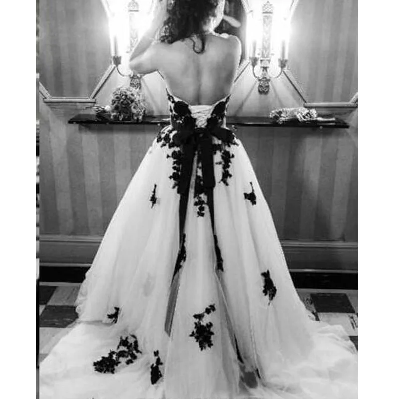Vintage Gothic  Bridal Dress Sweetheart Open Back Lace-up Lace Appliqued Tulle Skirt