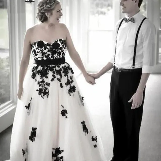 Vintage Gothic  Bridal Dress Sweetheart Open Back Lace-up Lace Appliqued Tulle Skirt